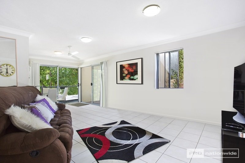 1/38 Johnston Street SOUTHPORT 2