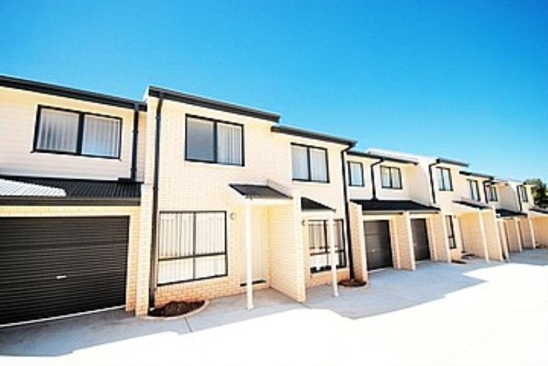 1/38 Kenneally Street KOORINGAL 1