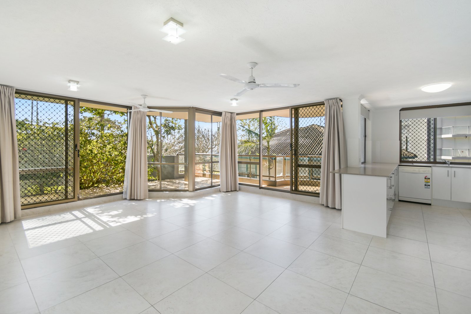 1/38 Marine Parade COOLANGATTA 1