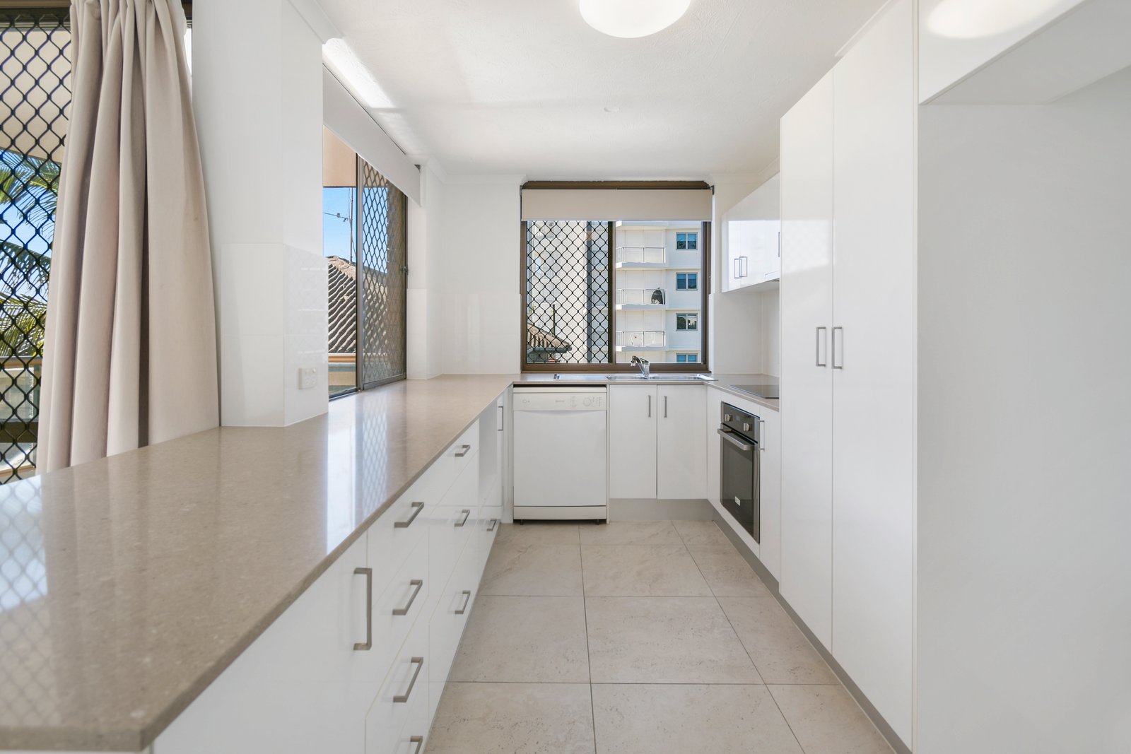 1/38 Marine Parade COOLANGATTA 2