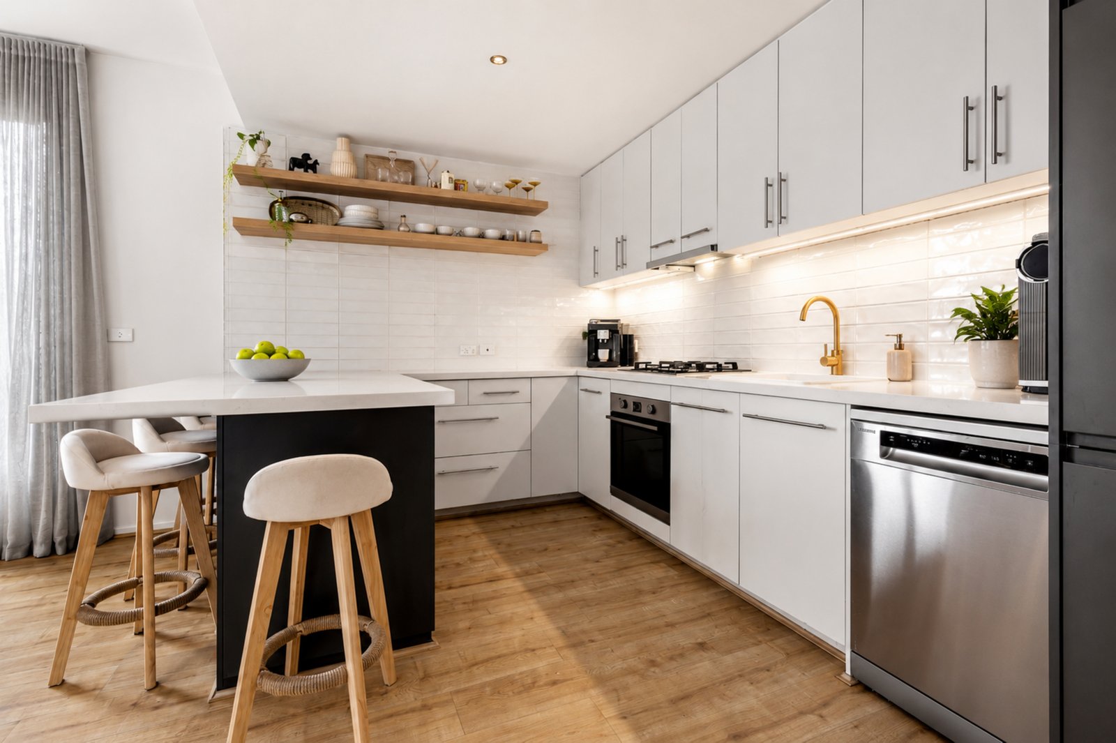 Gallery: 13/8 The Avenue