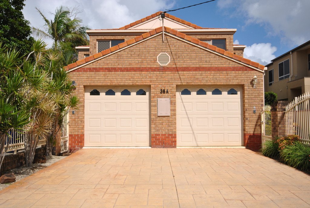 1/38A Middle Street LABRADOR 1