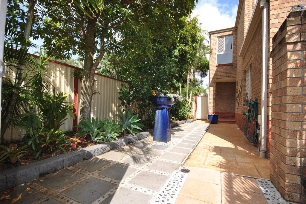 1/38A Middle Street LABRADOR 2