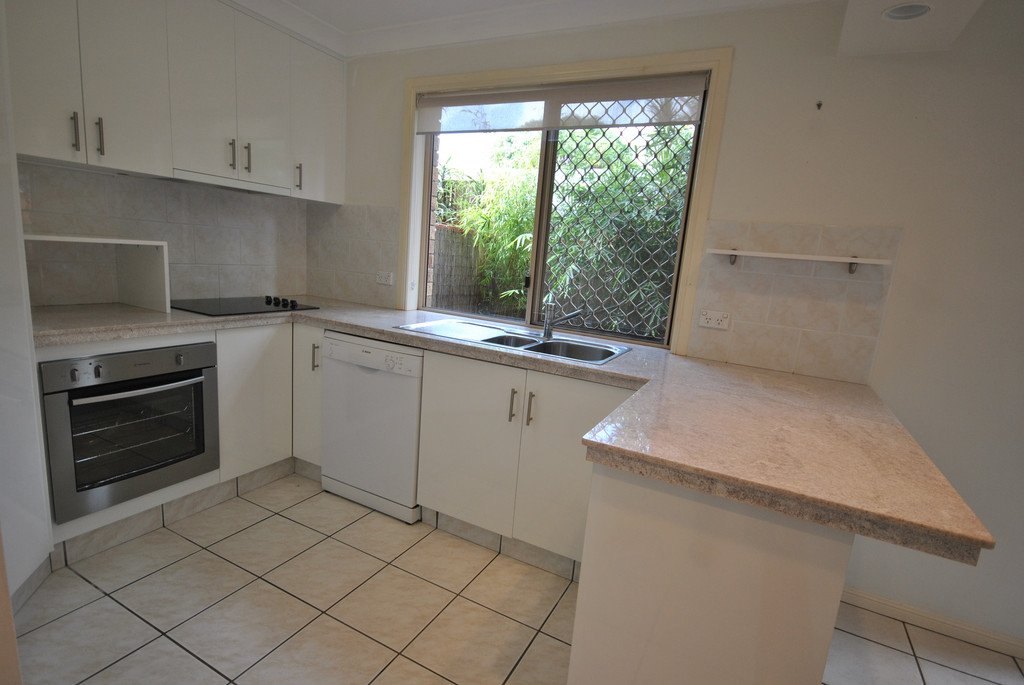 1/38A Middle Street LABRADOR 4