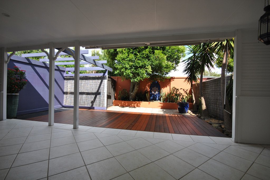 1/38A Middle Street LABRADOR 5