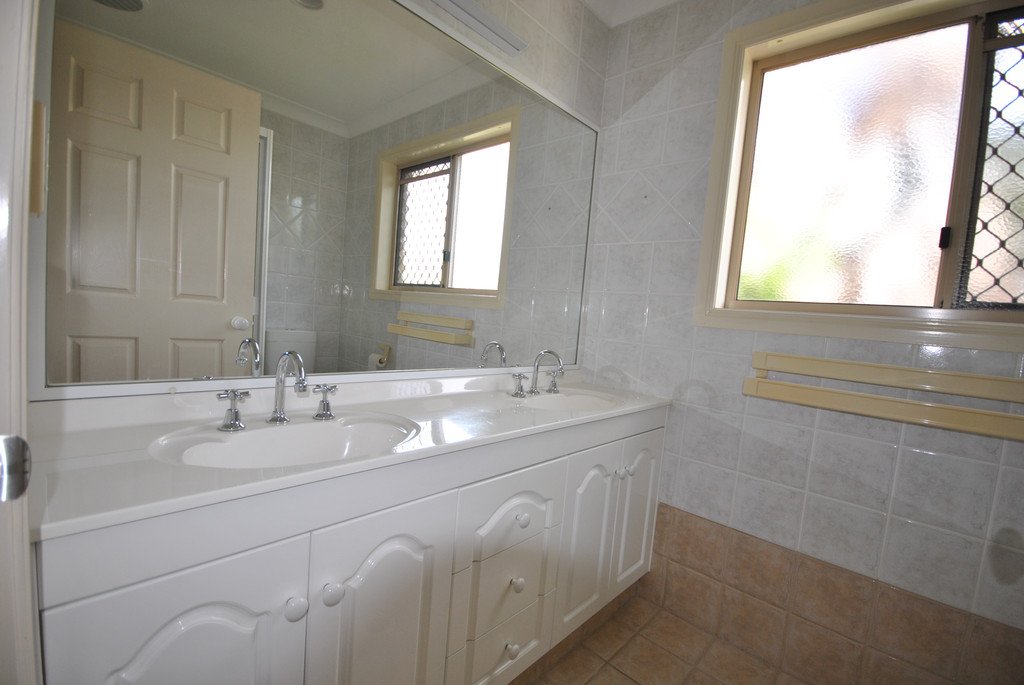 1/38A Middle Street LABRADOR 9