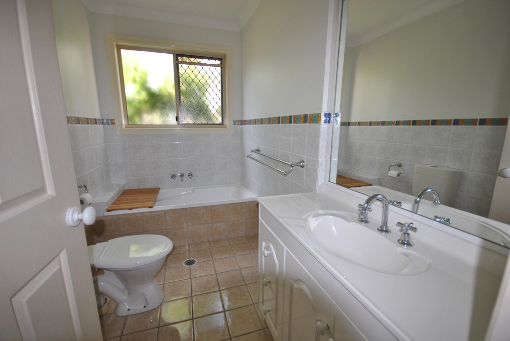 1/38A Middle Street LABRADOR 11