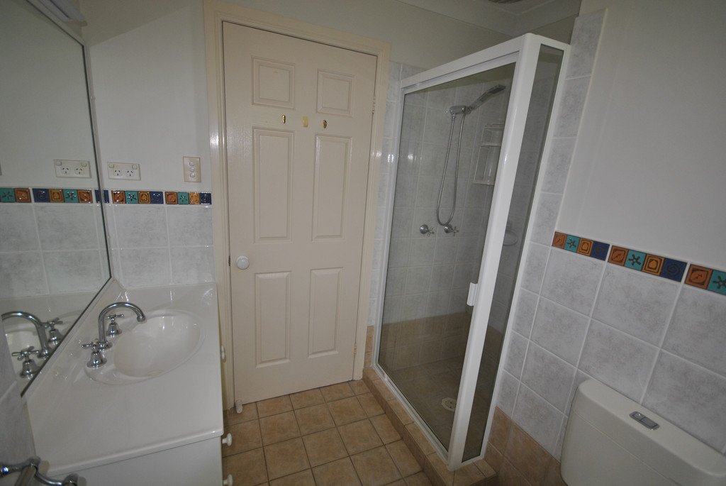 1/38A Middle Street LABRADOR 12