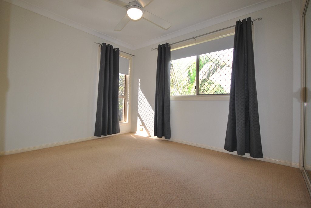 1/38A Middle Street LABRADOR 13