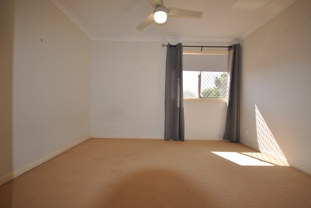 1/38A Middle Street LABRADOR 14