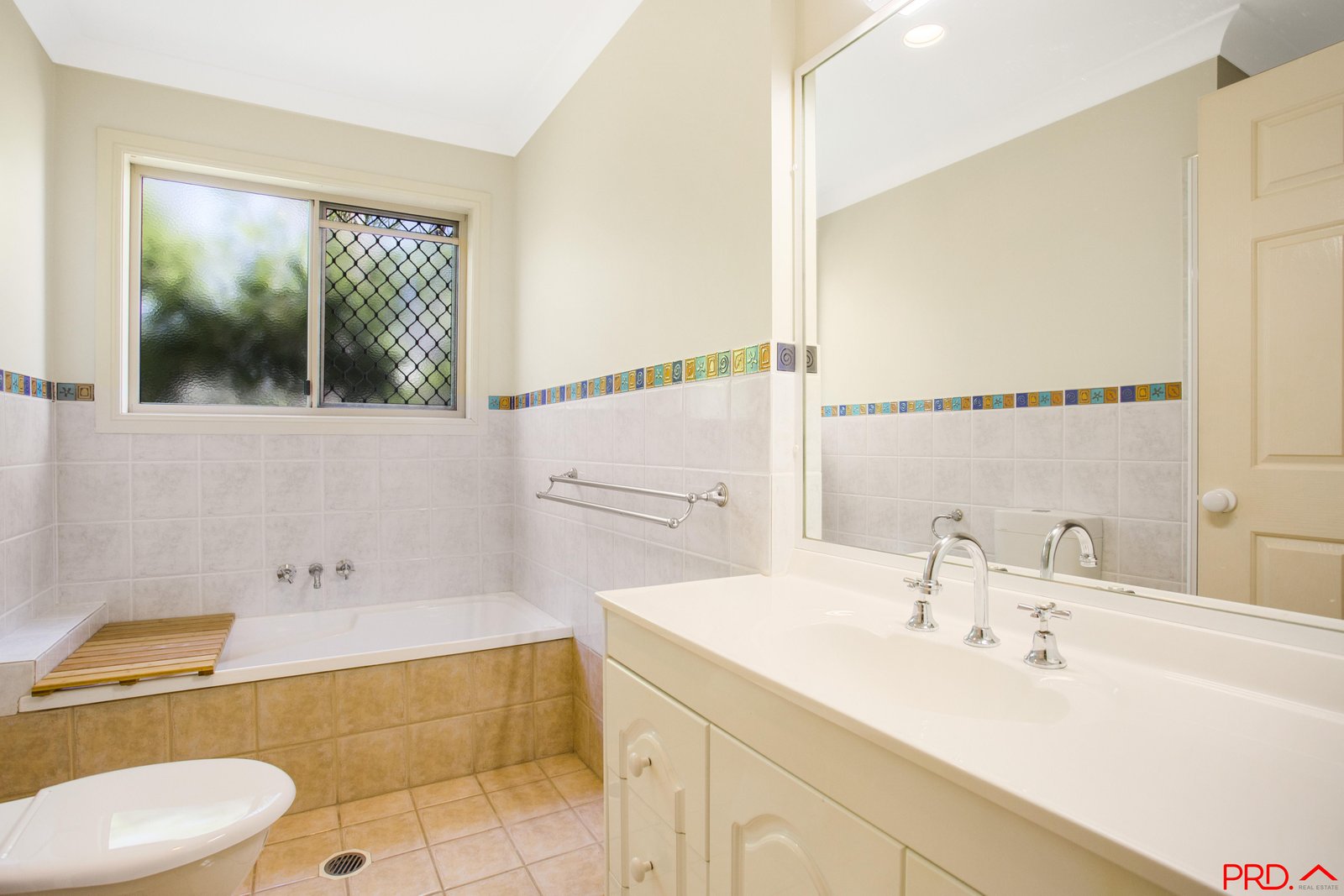 1/38A Middle Street LABRADOR 7