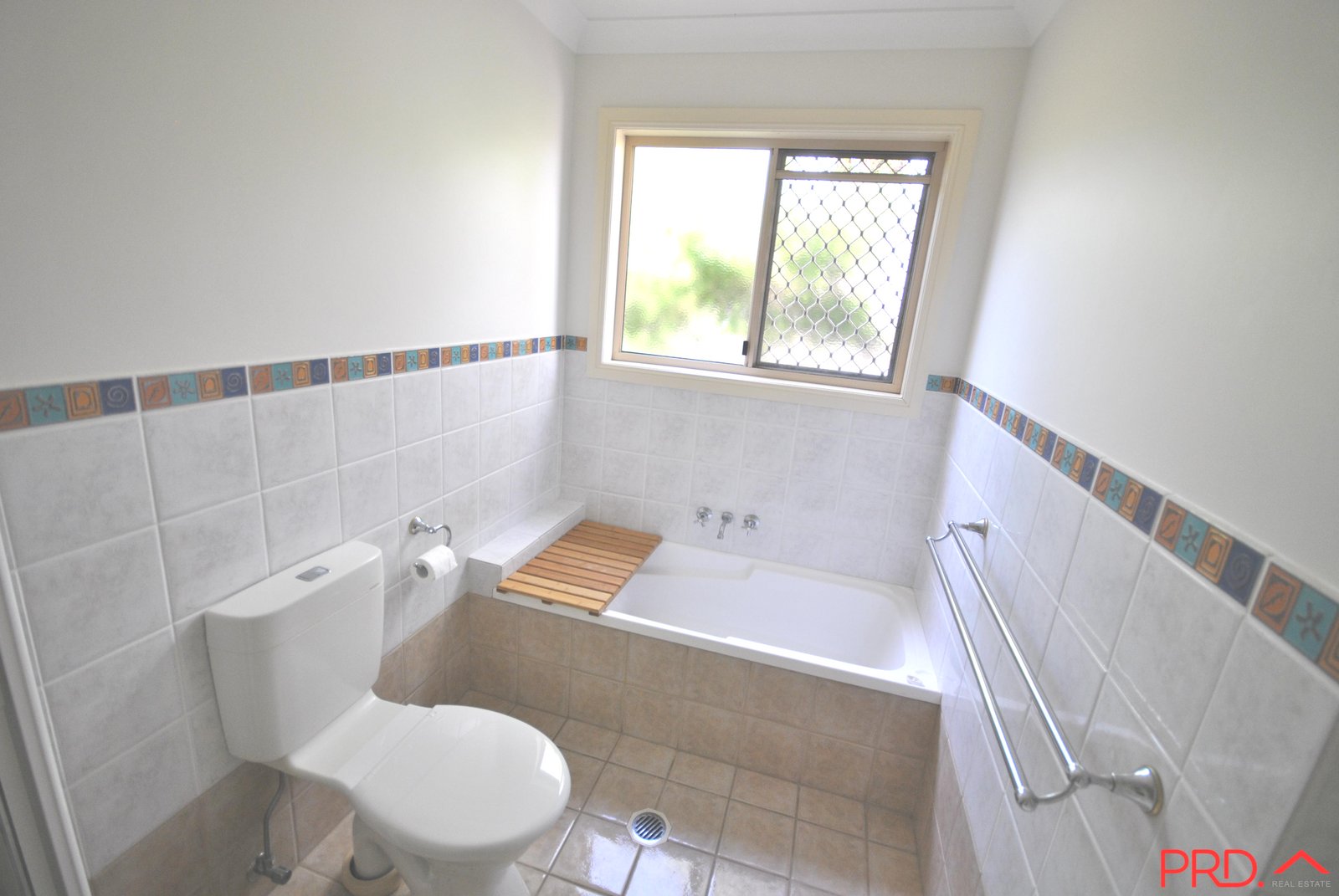 1/38A Middle Street LABRADOR 9