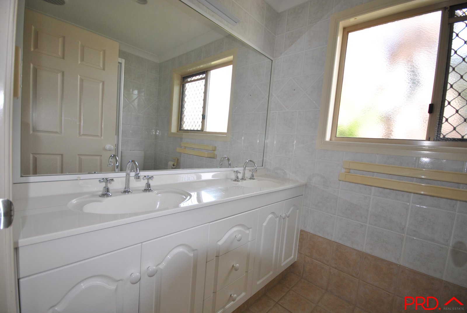 1/38A Middle Street LABRADOR 10