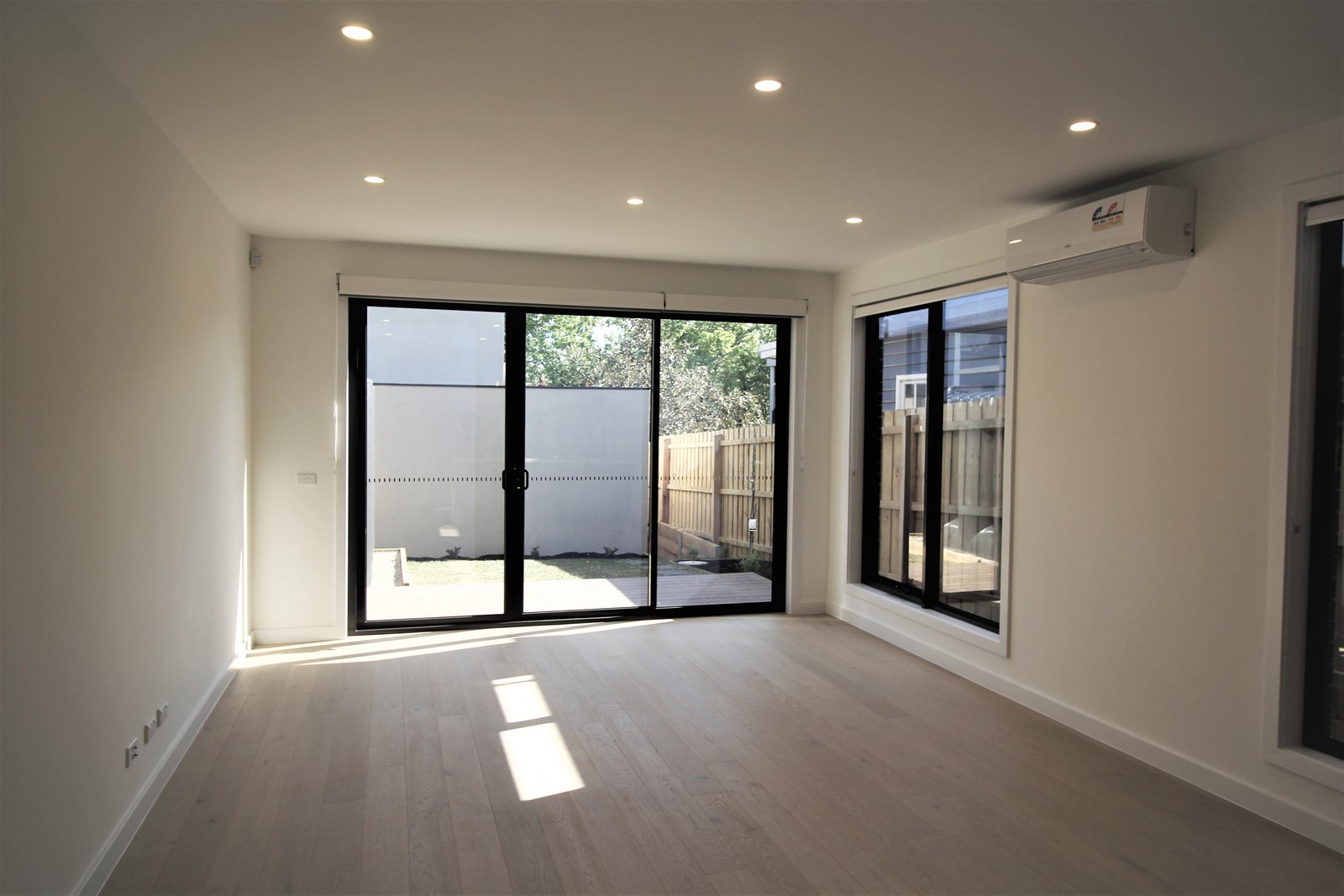Gallery: 1/39 Aikman Crescent