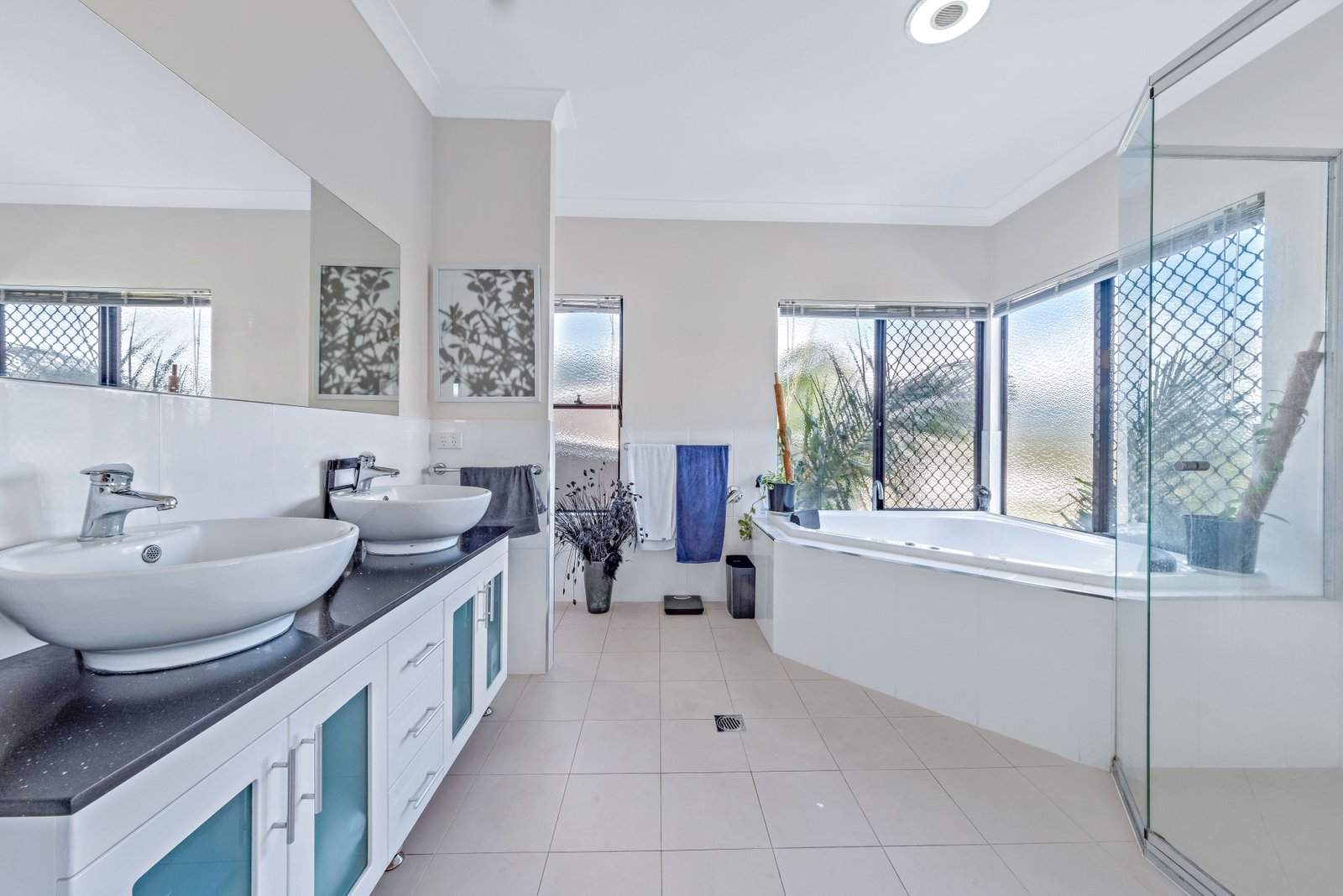 1/39 Beth Court CANNONVALE 16