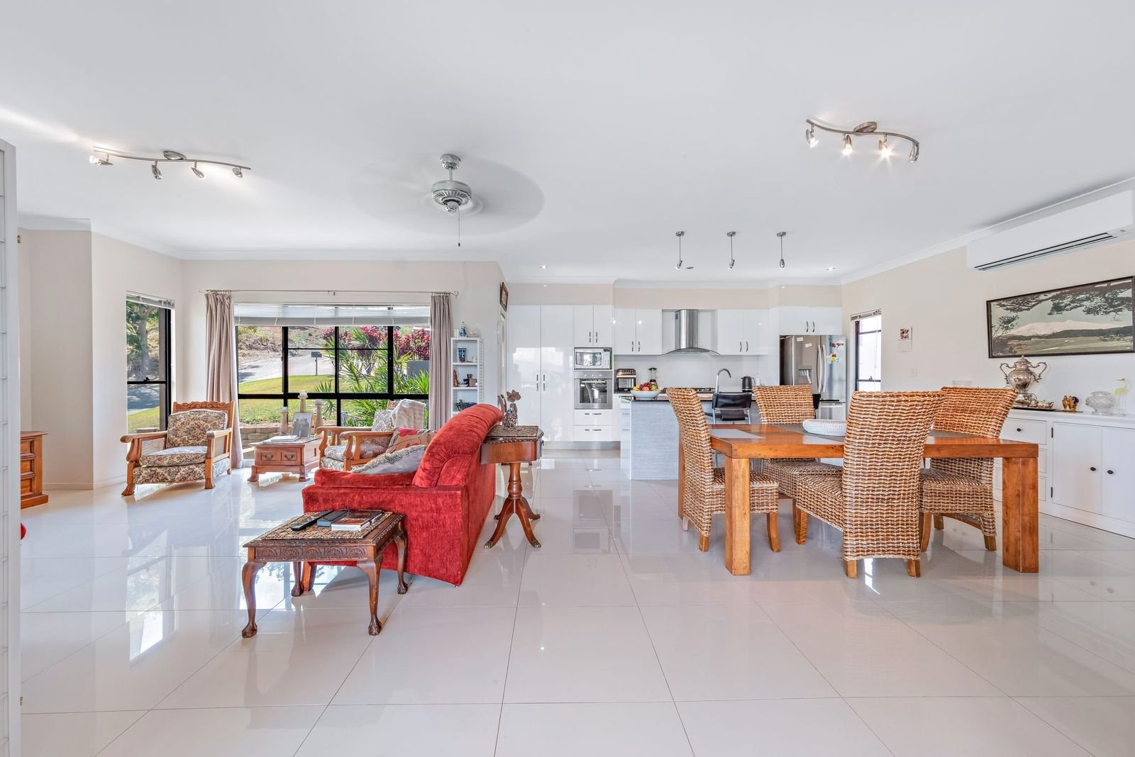 1/39 Beth Court CANNONVALE 18