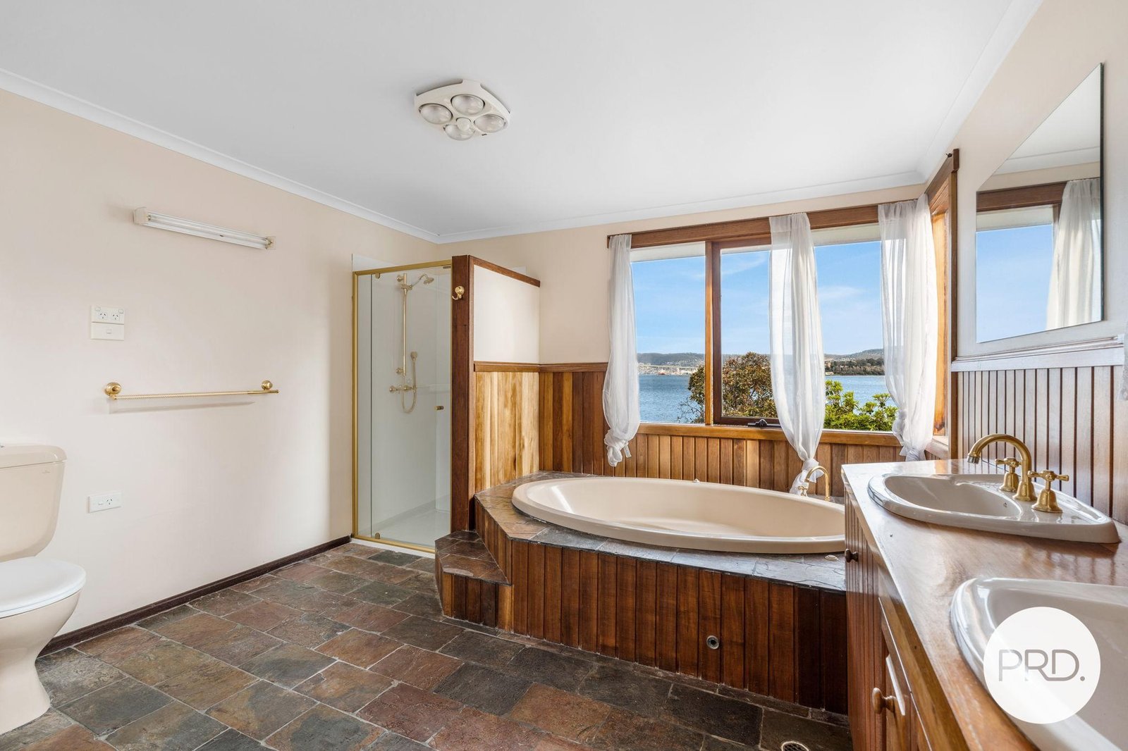 139 Derwent Avenue LINDISFARNE 10