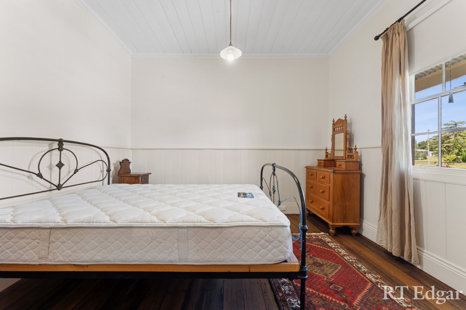 Real Estate and Property in 139 High Street, Woodend, VIC