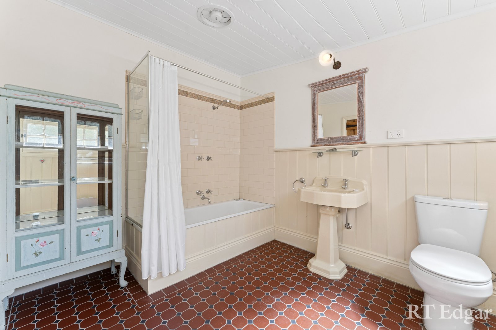 Real Estate and Property in 139 High Street, Woodend, VIC