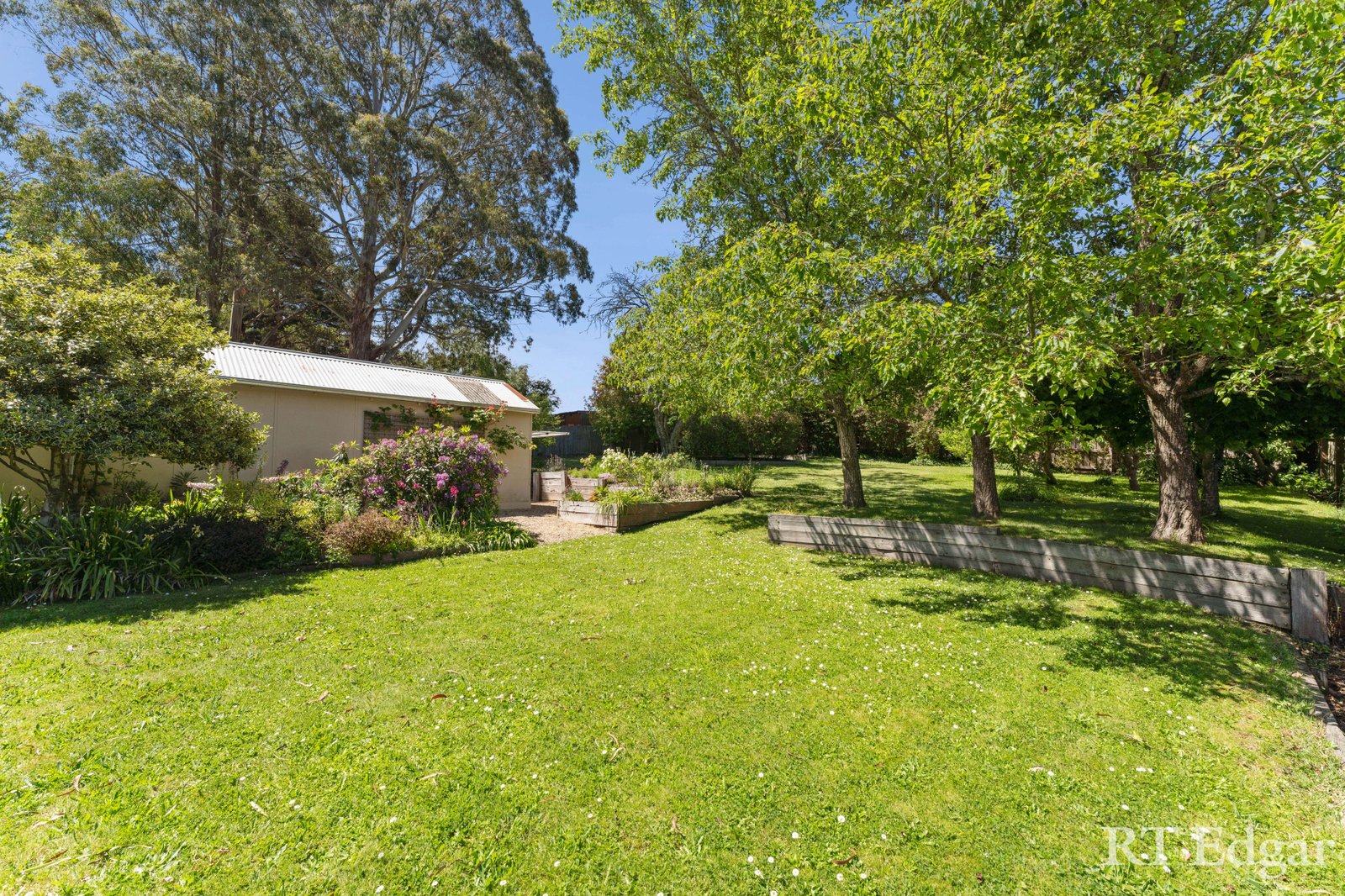 Real Estate and Property in 139 High Street, Woodend, VIC
