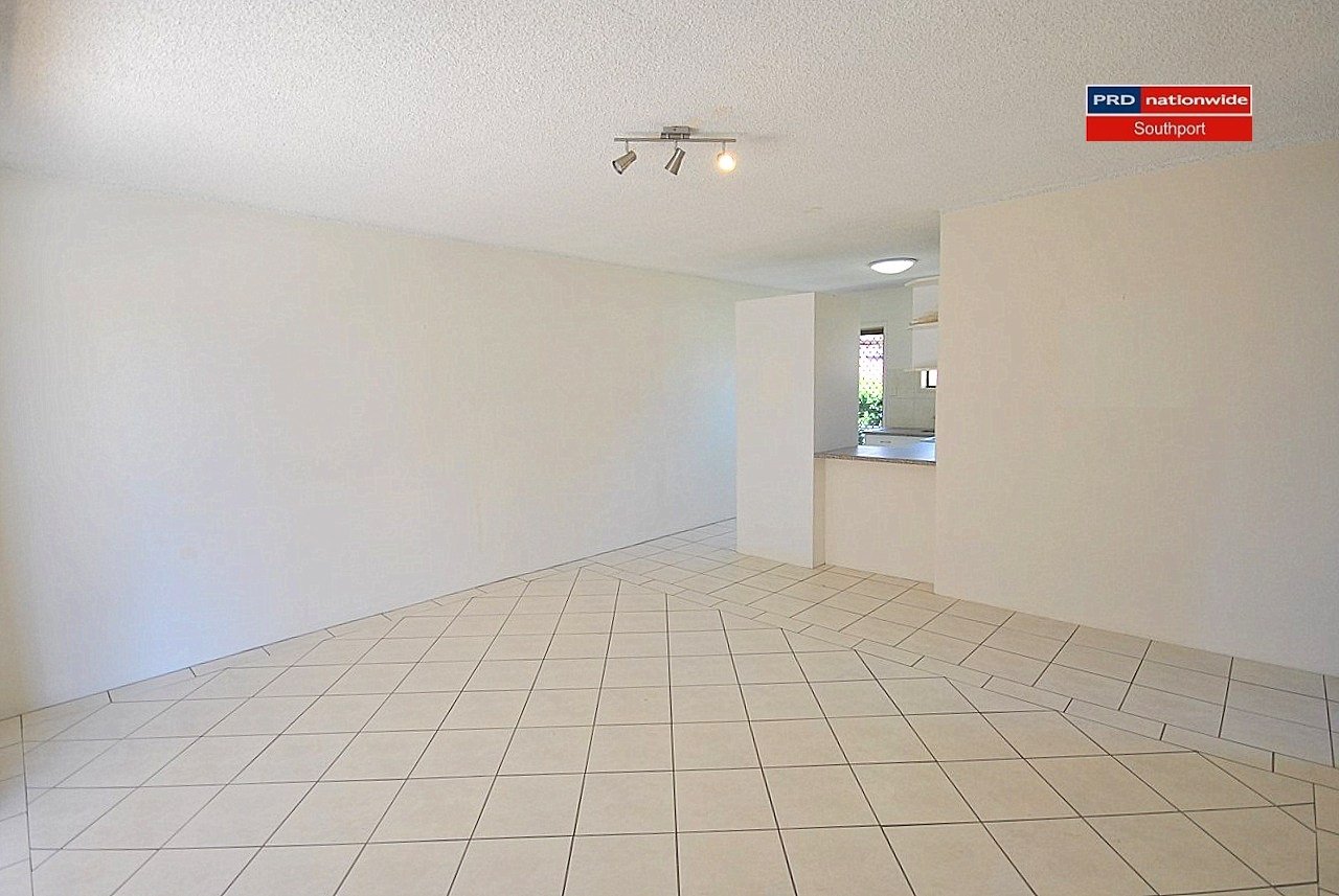 1/39 Lenneberg Street SOUTHPORT 5