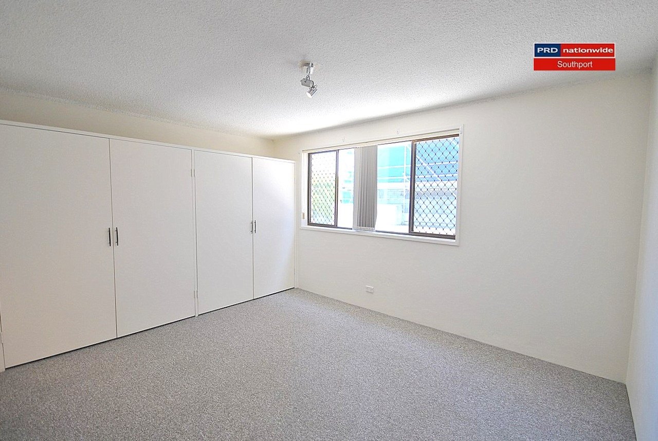 1/39 Lenneberg Street SOUTHPORT 6