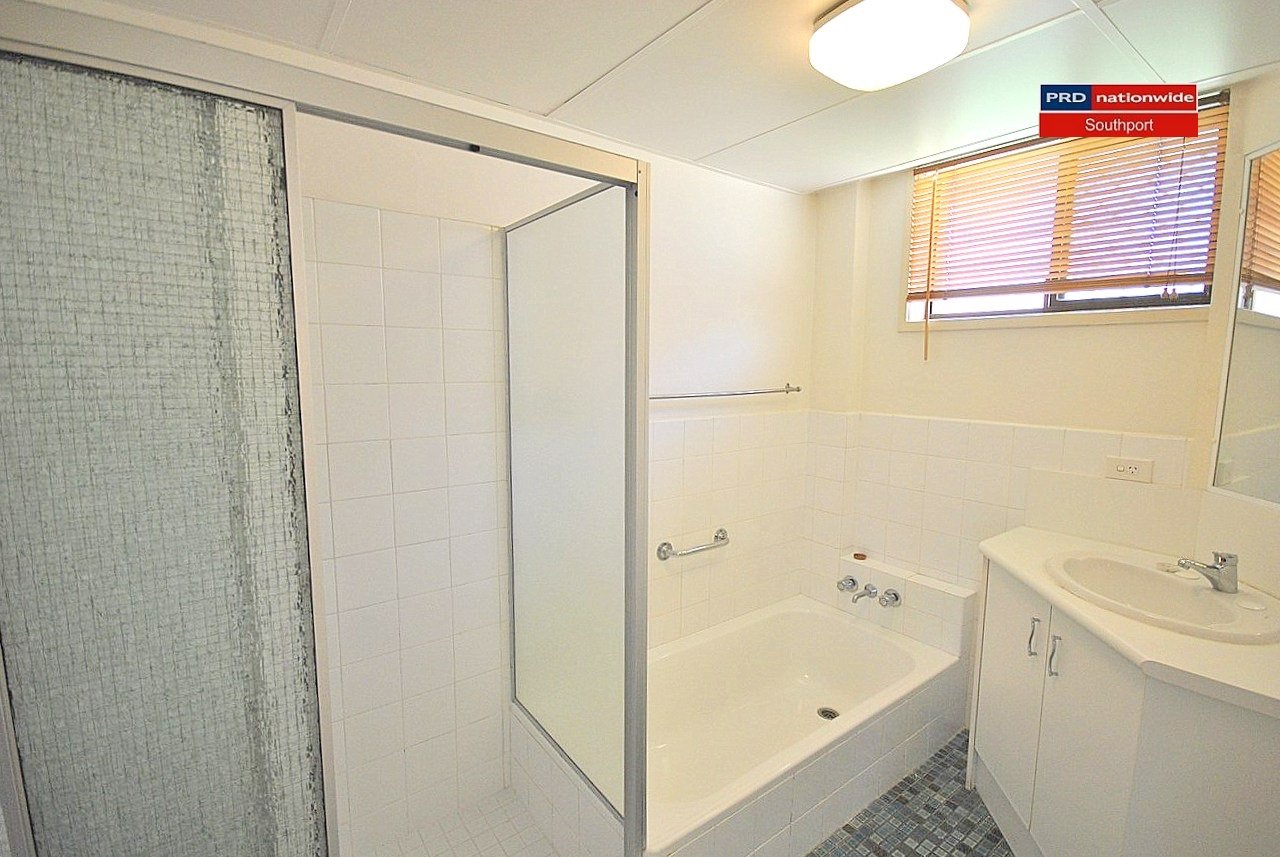 1/39 Lenneberg Street SOUTHPORT 8