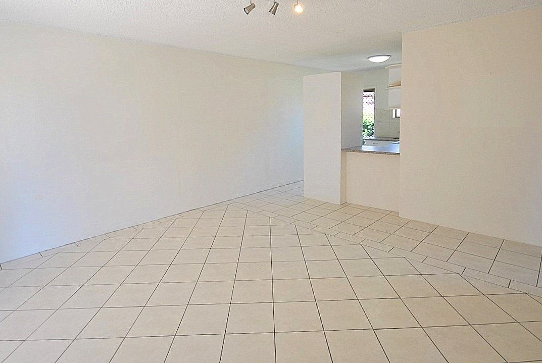 1/39 Lenneberg Street SOUTHPORT 4