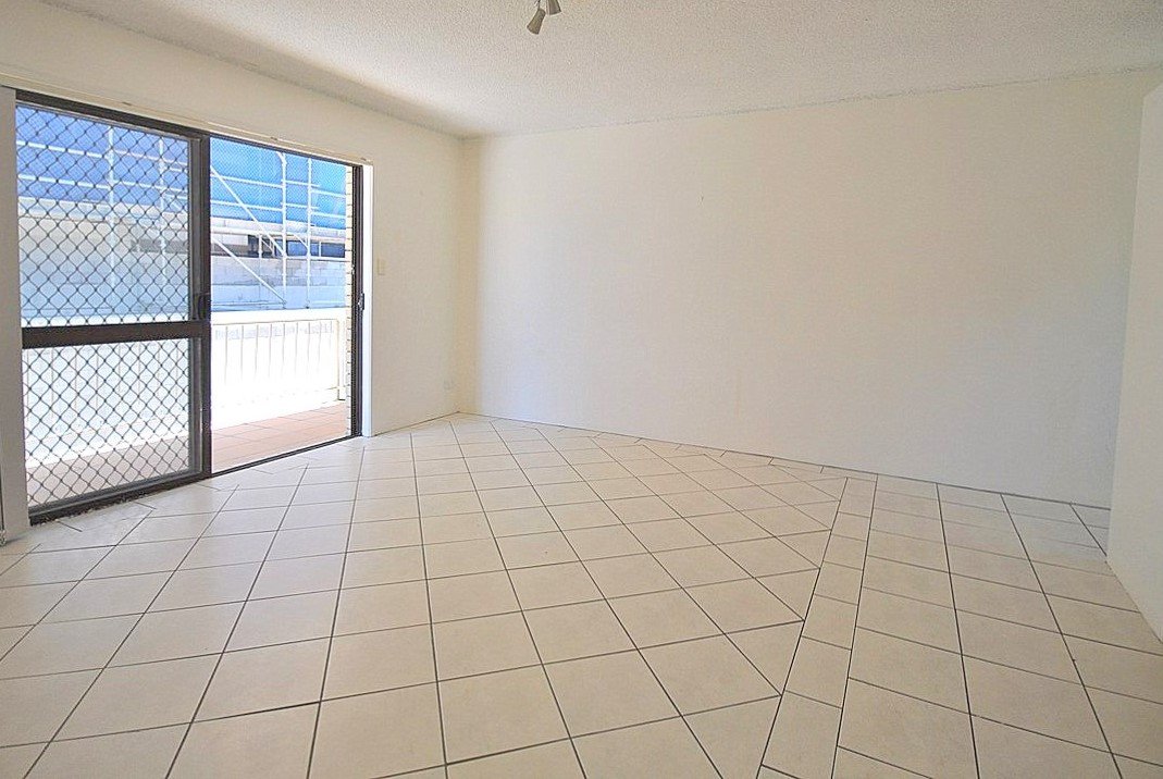1/39 Lenneberg Street SOUTHPORT 5