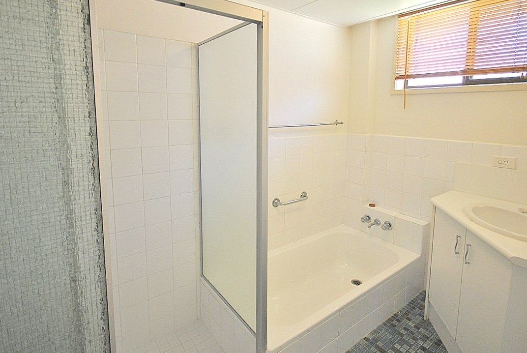 1/39 Lenneberg Street SOUTHPORT 8