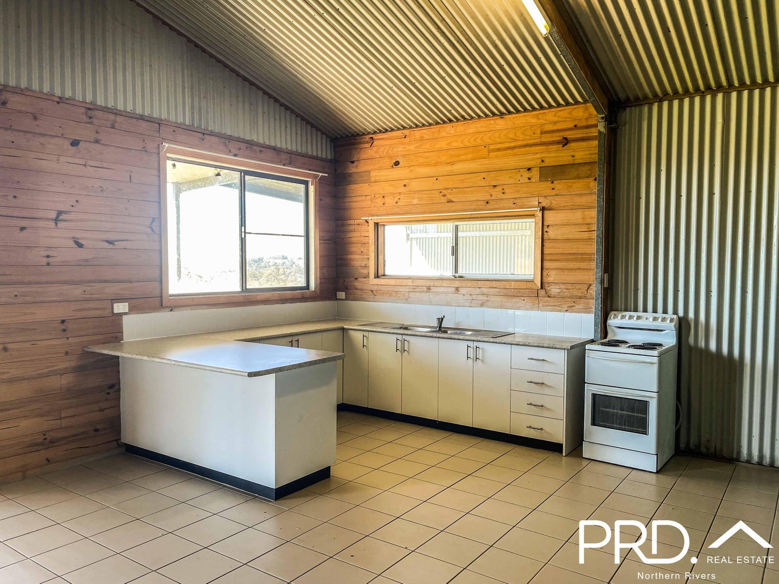 1390 Hogarth Range Road HOGARTH RANGE 2