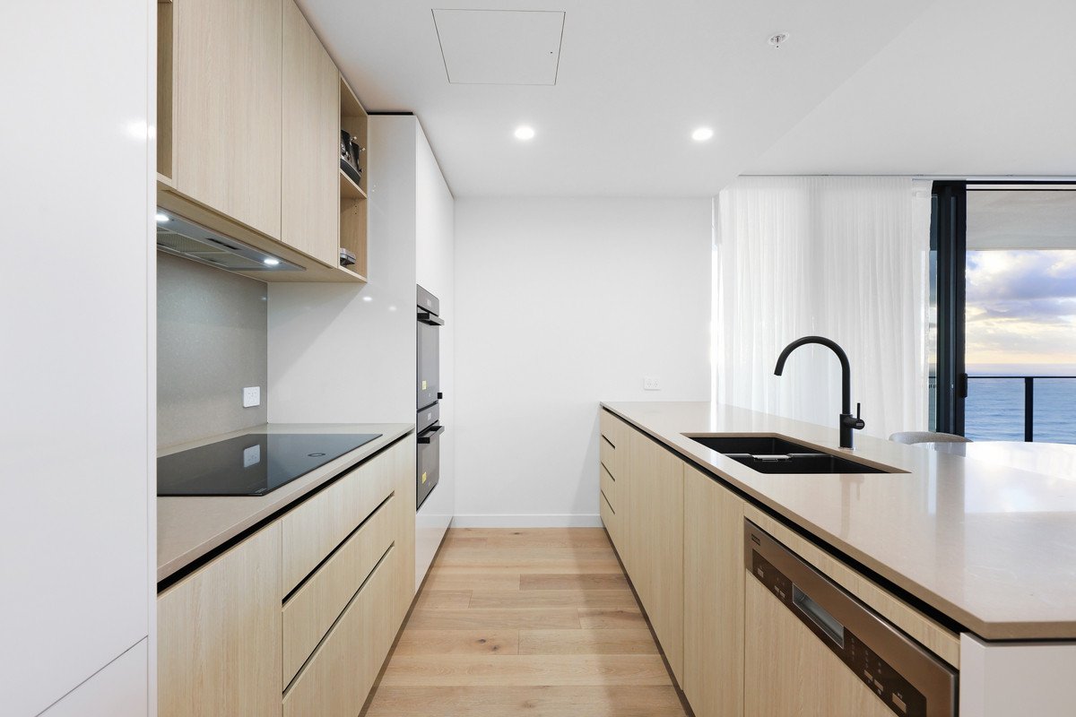 139/1969-1971 Gold Coast Highway Burleigh Heads 5