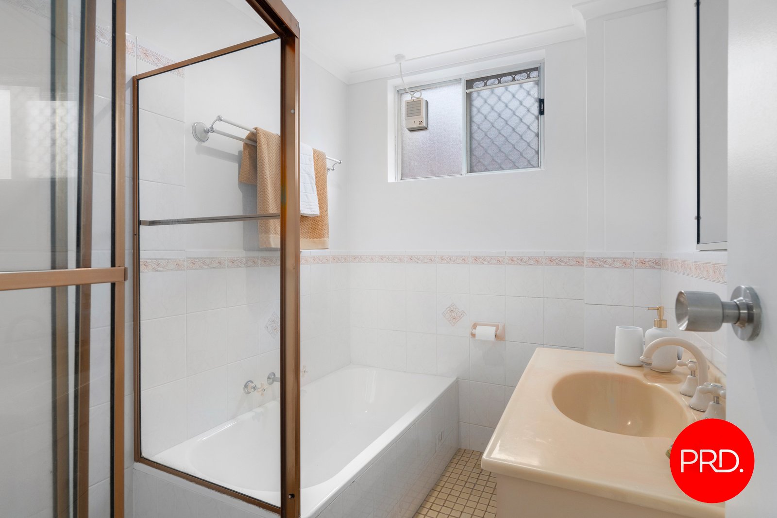 1/394 Railway Parade CARLTON 8