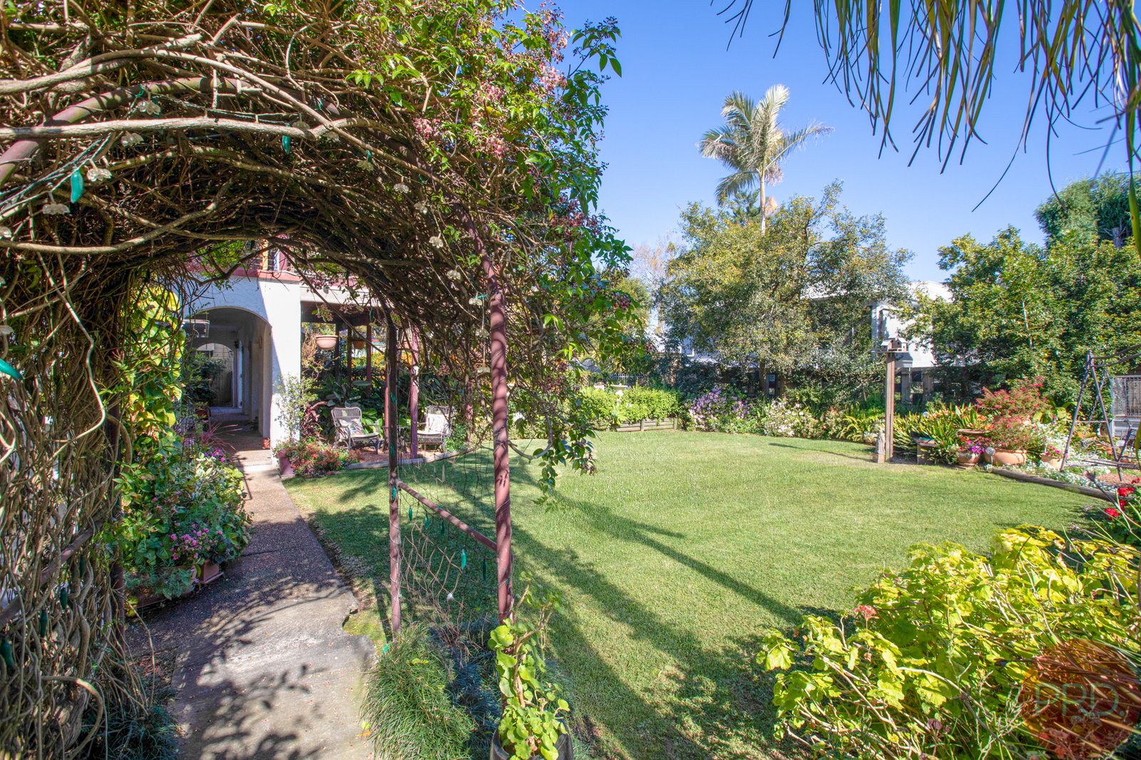 13A Allan Street LORN 25