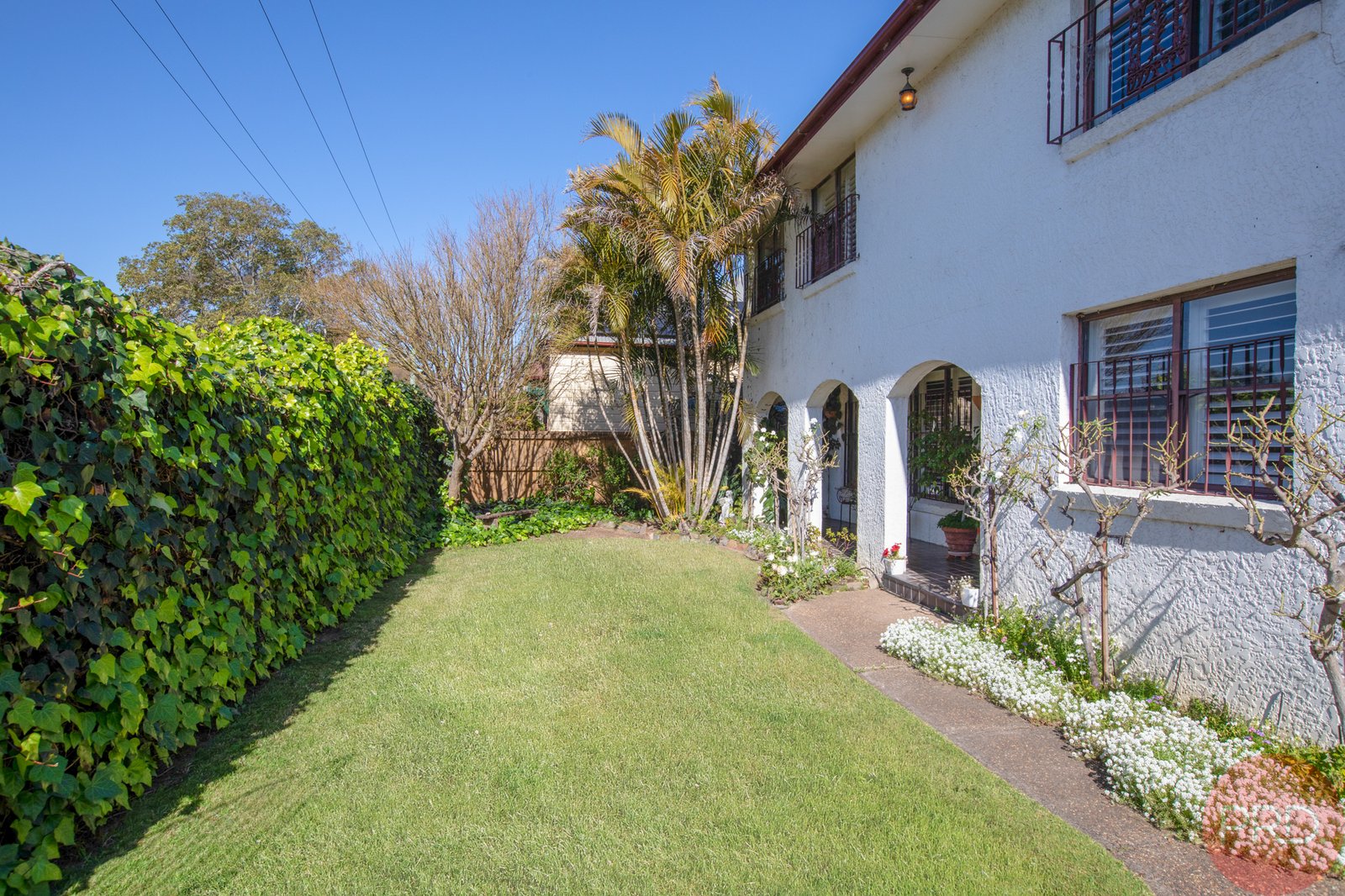 13A Allan Street LORN 27
