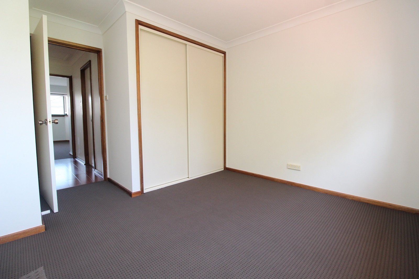 13a BUNGALOW Road ROSELANDS 4