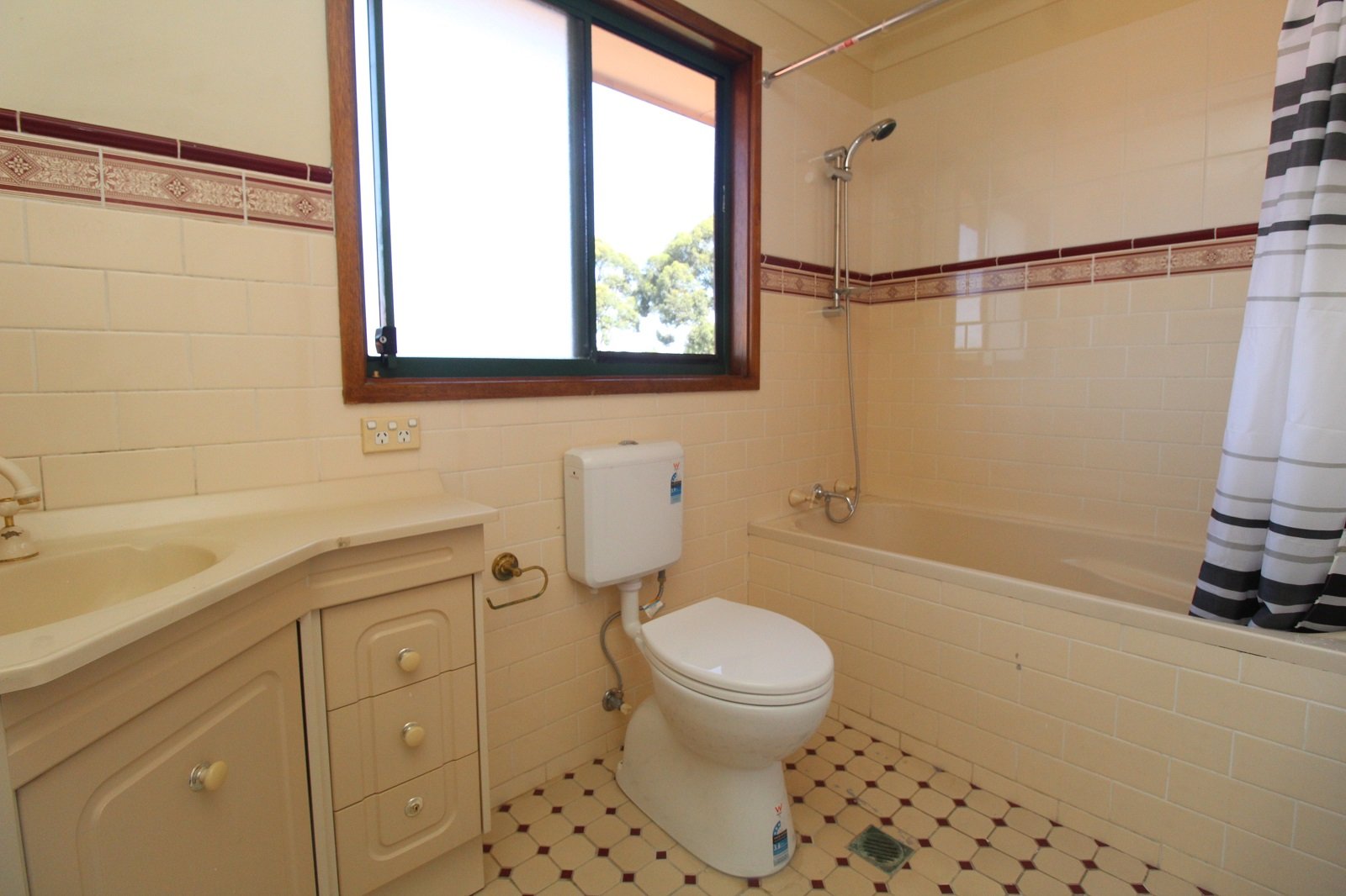 13a BUNGALOW Road ROSELANDS 6