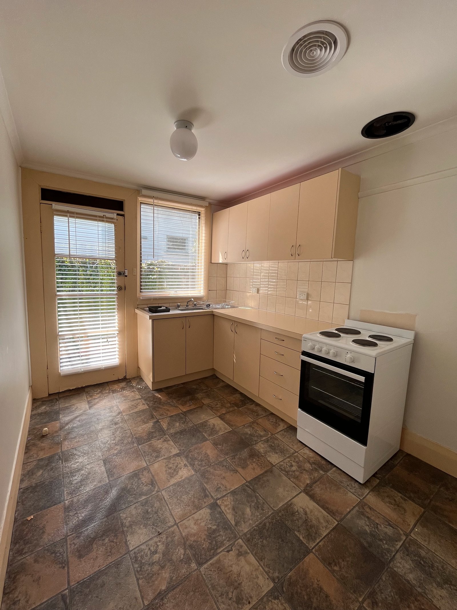 Gallery: 13A Cairns Avenue
