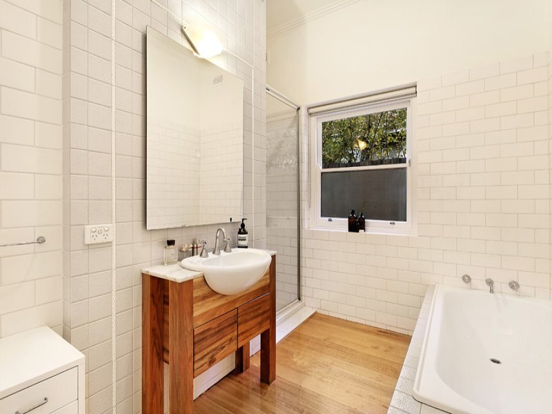 Gallery: 13A Los Angeles Court