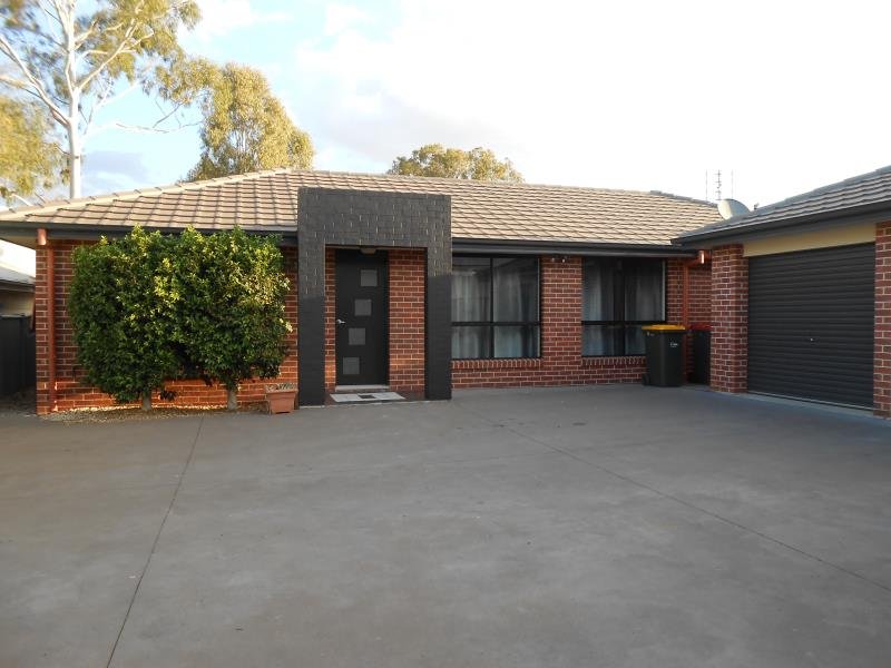 13a Robert Street TAMWORTH 1