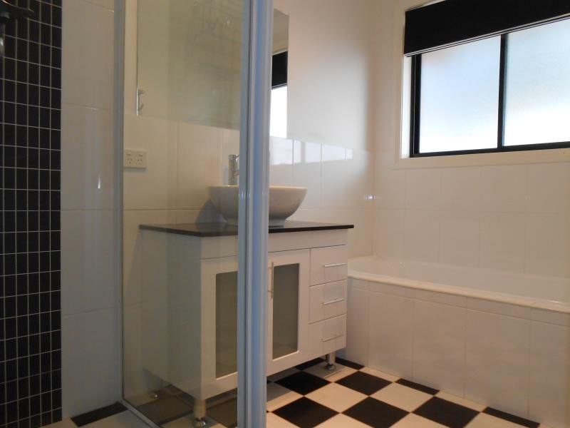 13a Robert Street TAMWORTH 8