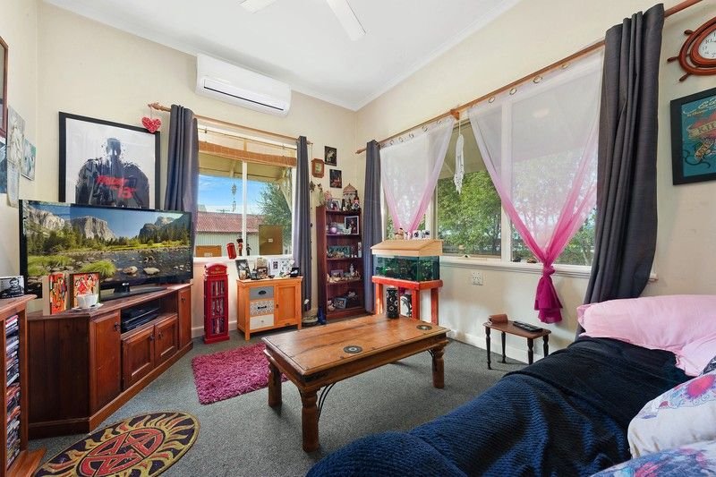Gallery: 13B Cairns Avenue