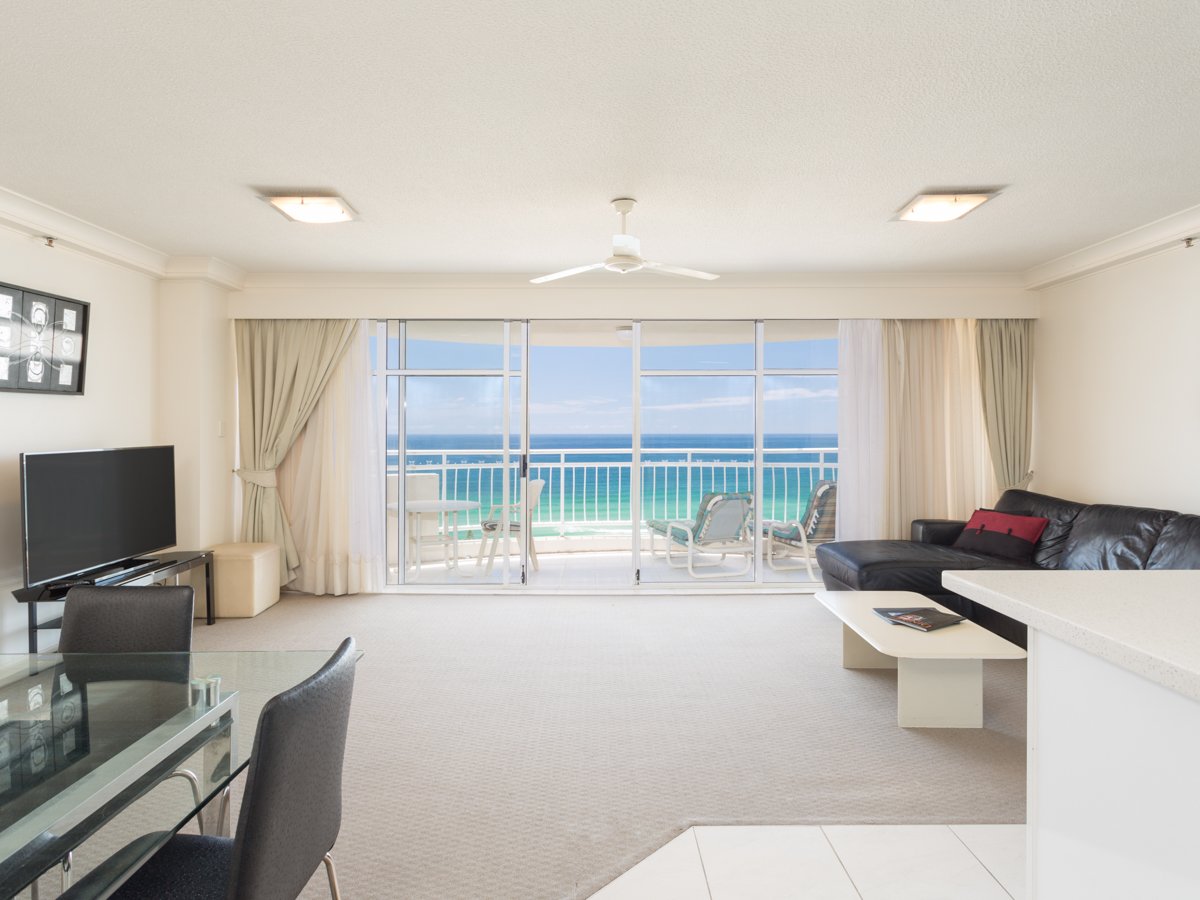 13B/3 Second Avenue BURLEIGH HEADS 3