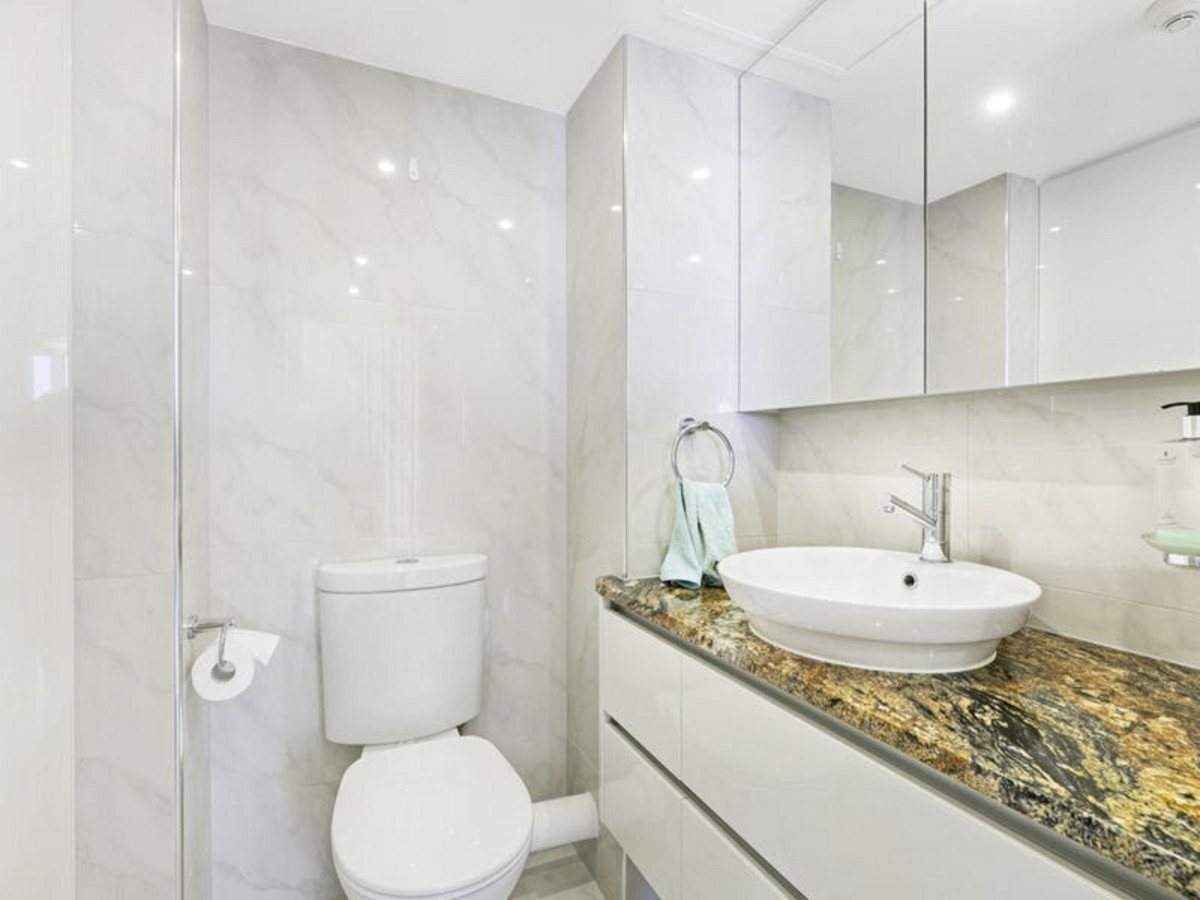 13C/52 Goodwin Terrace BURLEIGH HEADS 7