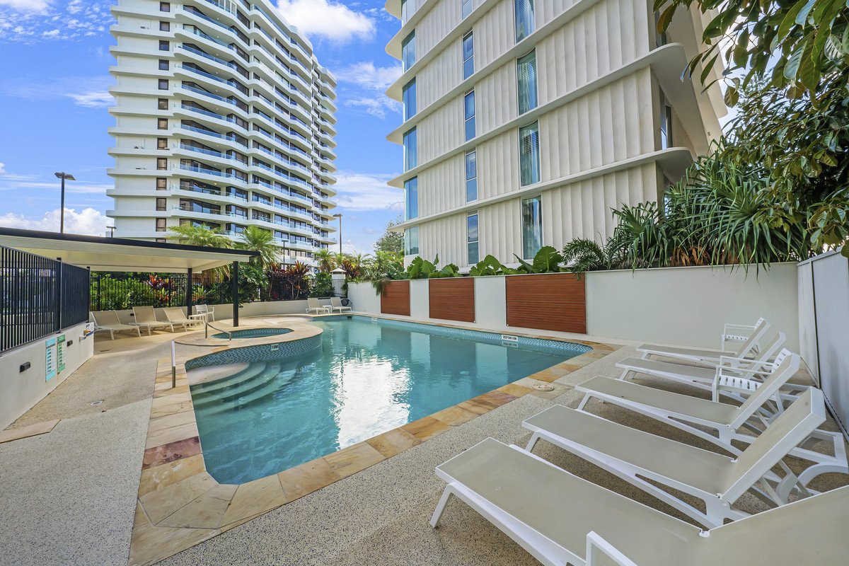 13C/52 Goodwin Terrace BURLEIGH HEADS 10