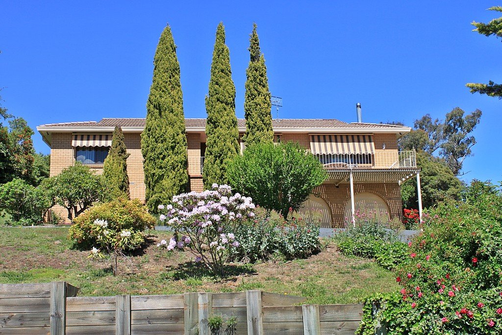 14 Albury Close TUMBARUMBA 1