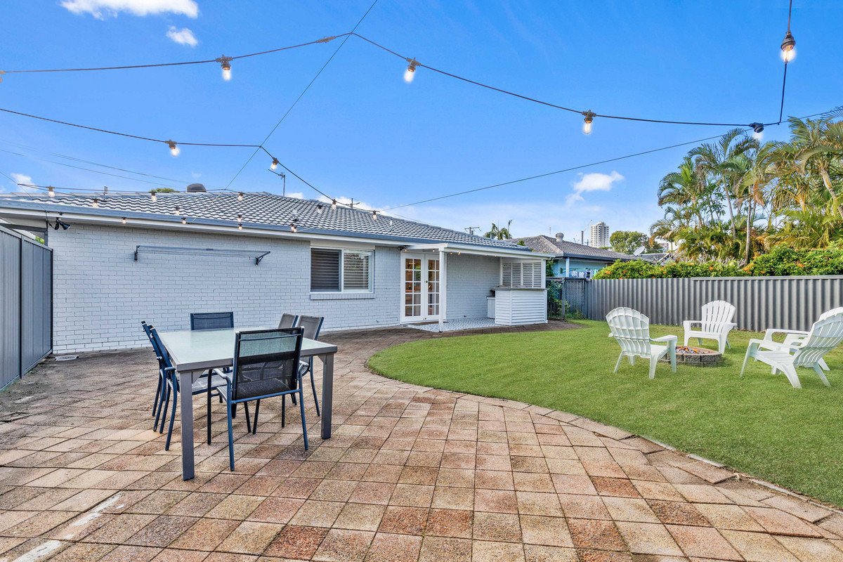 14 Aruma Avenue Burleigh Waters 1