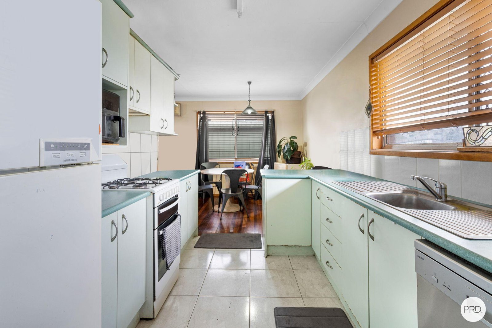 14 Ashton Street LABRADOR 4