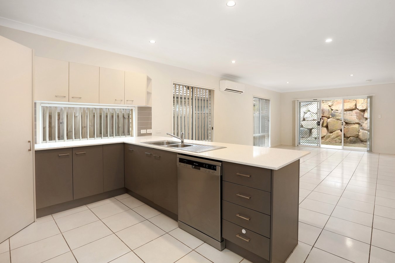 14 Avondale Drive PIMPAMA 8