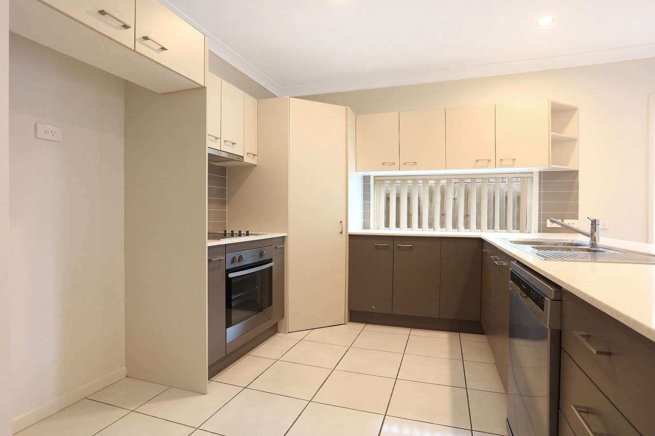 14 Avondale Drive PIMPAMA 9